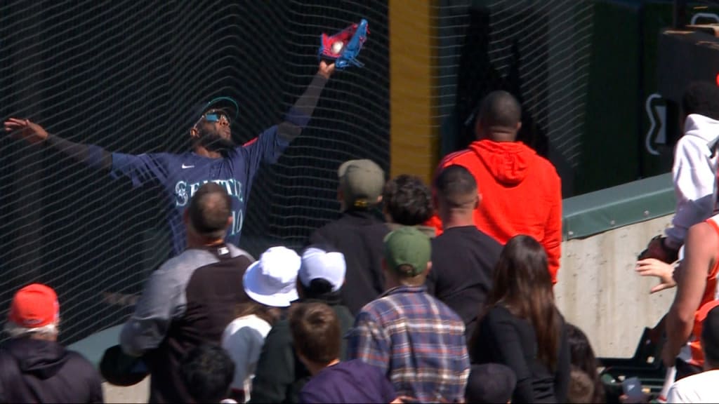 Victor Robles' jaw-dropping catch into the netting