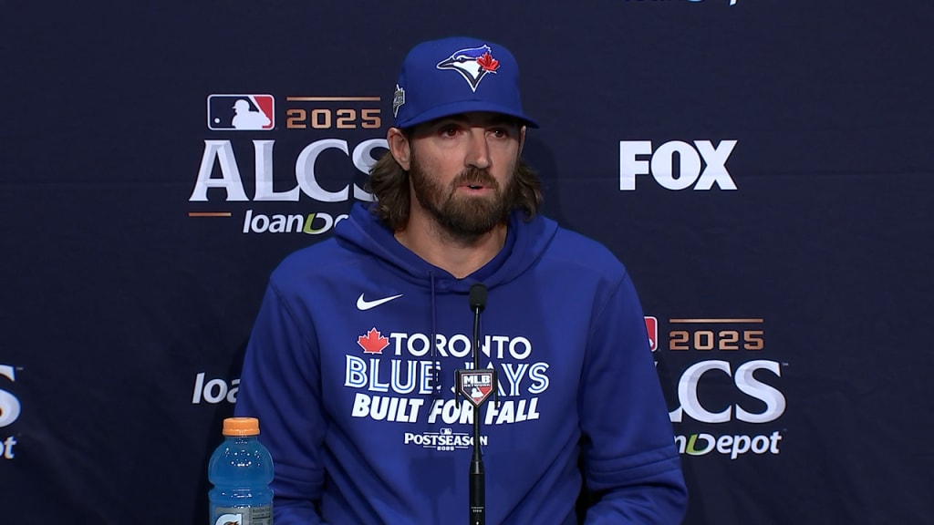 ブルージェイズのケビン・ゴーズマンがイチローと対面