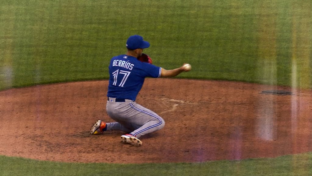 Jos Berrios wins Gold Glove