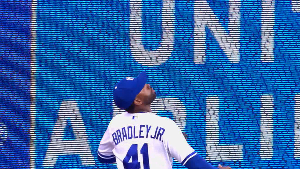 Jackie Bradley Jr. makes an athletic grab | 04/05/2023 | MLB.com