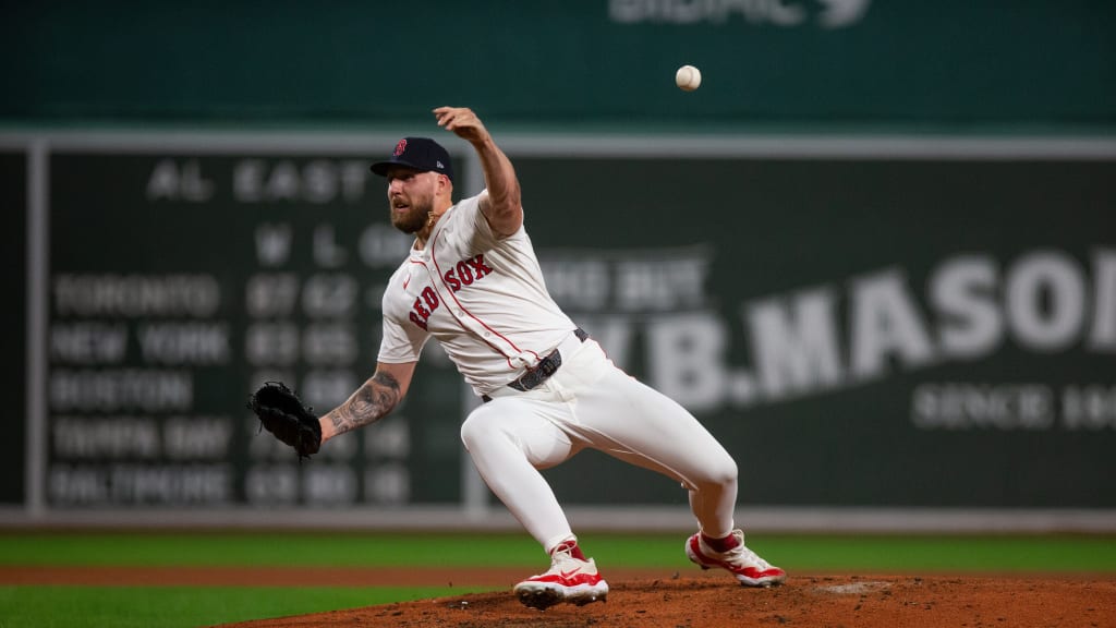 Garrett Crochet slips on the mound | 09/14/2025 | MLB Japan