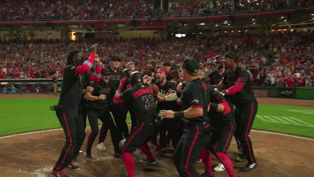 Christian Encarnacion-Strand hits a WALK-OFF single 