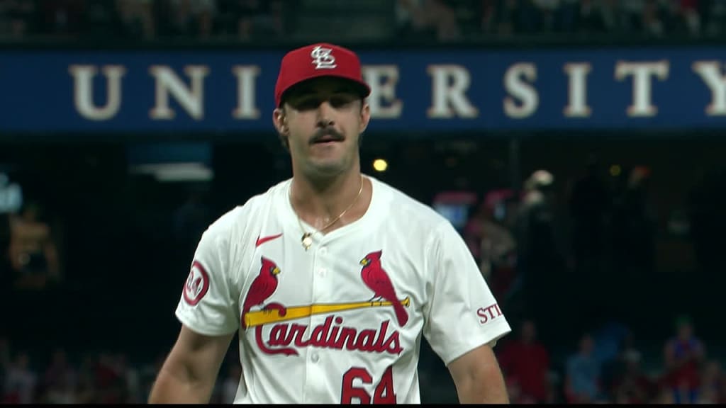 Ryan Fernandez escapes a jam