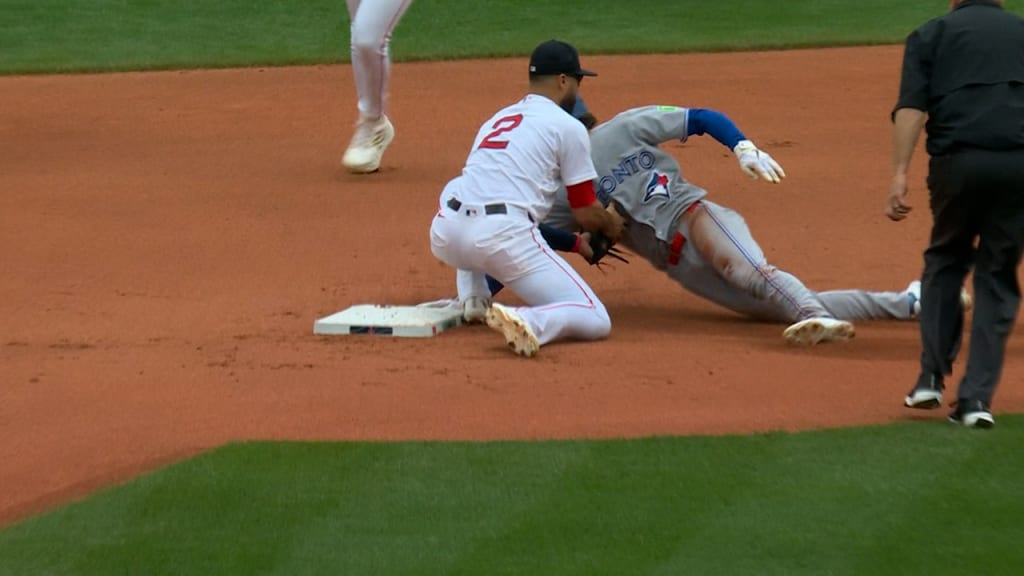 Sonny Gray picks off Ernie Clement