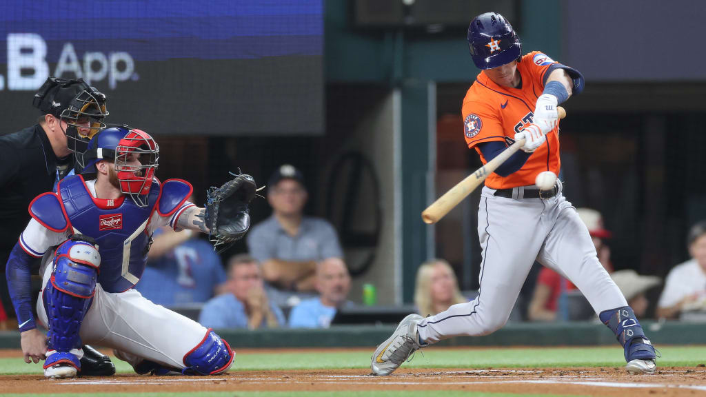 タイムセール 半額 Alex Bregman laces a two-run triple to right-center | 10/19 ジャケット・アウター