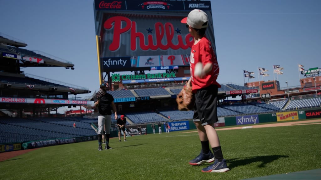 Phillies name new ballgirls, including twins