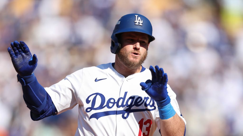 Infielder Max Muncy agrees to two-year, $24 million