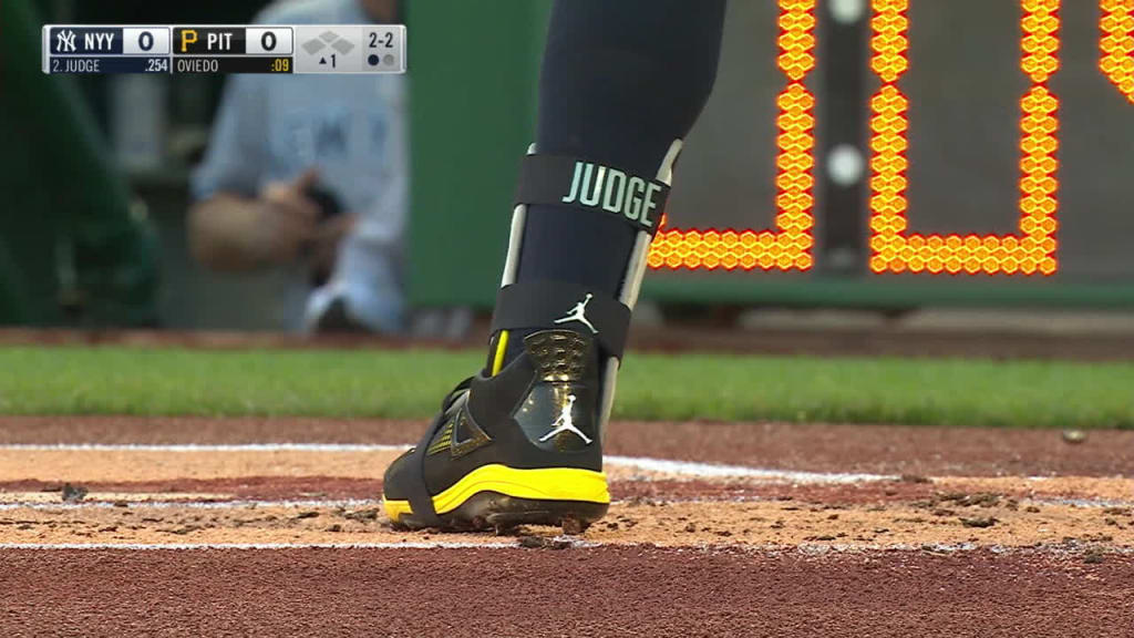Aaron Judge Pays Tribute to Roberto Clemente With His Cleats