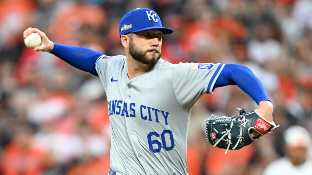 Lucas Erceg works out of trouble | 10/01/2024 | Kansas City Royals