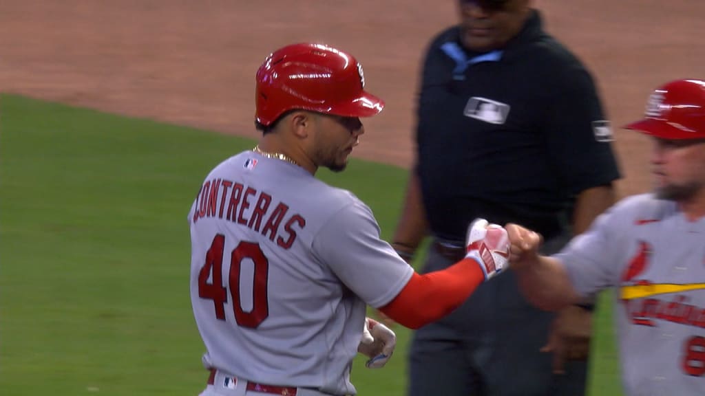 Photos: First look at Willson Contreras in the No. 40 Cardinals jersey