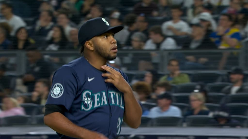 Eduard Bazardo gets out of jam | 05/20/2024 | Seattle Mariners