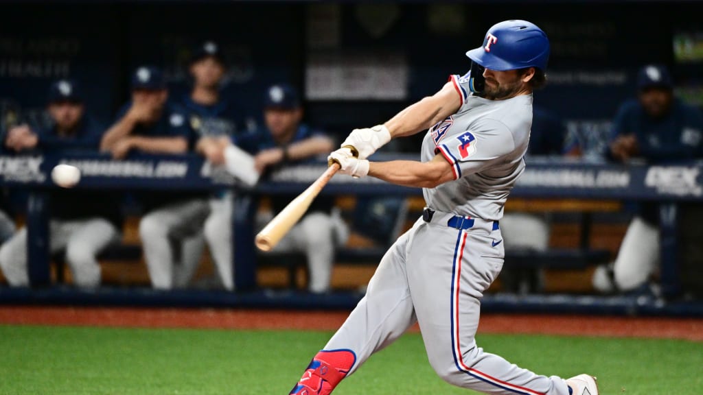 Josh Smith's two-run single extends Rangers' lead