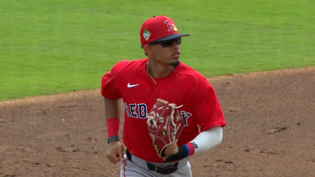 Franklin Arias starts smooth double play