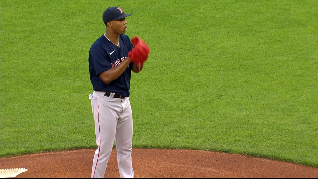 Brayan Bello lanzando ante Yankees