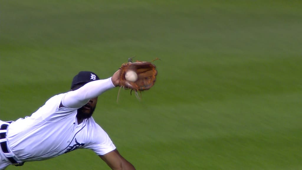 Akil Baddoo's amazing grab