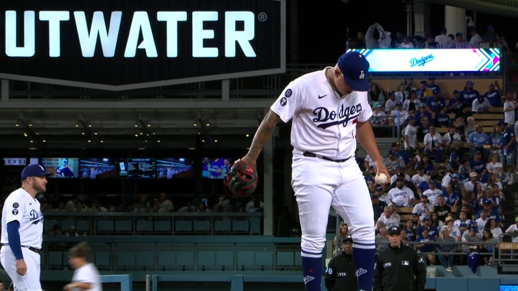 Julio Urías fans five, 07/25/2023