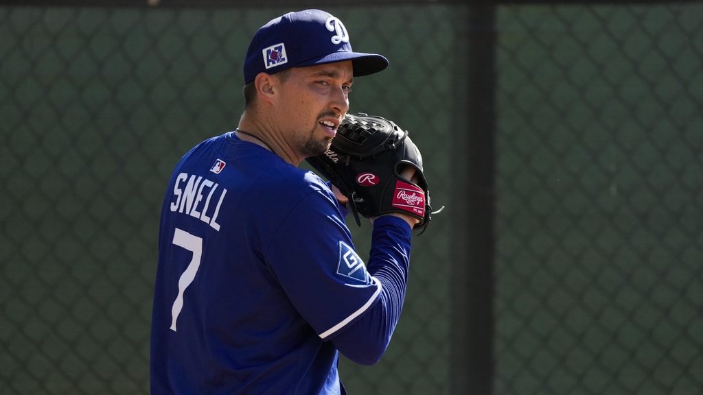 Blake Snell throws bullpen session as a Dodger | 02/18/2025 | Los