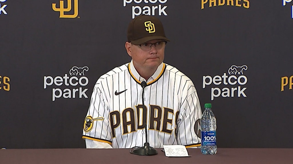 Padres introduce Mike Shildt