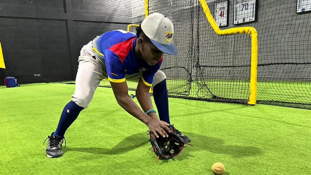 Phillies sign 2025 international prospect Nieves Izaguirre