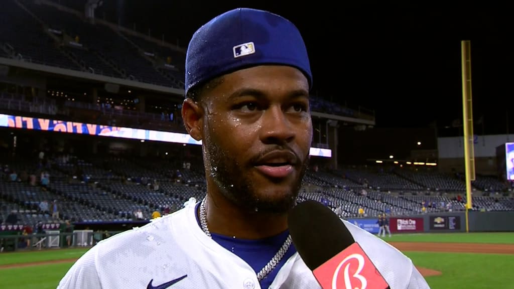Maikel Garcia reacts to clutch hit, Royals win
