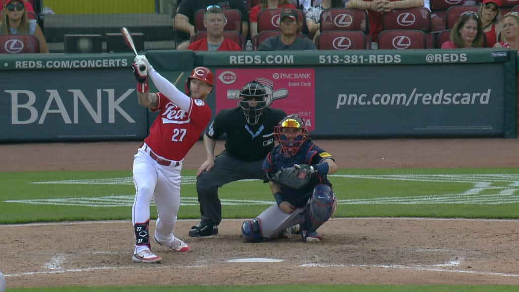 Jake Fraley takes the field for the Reds' City Connect debut