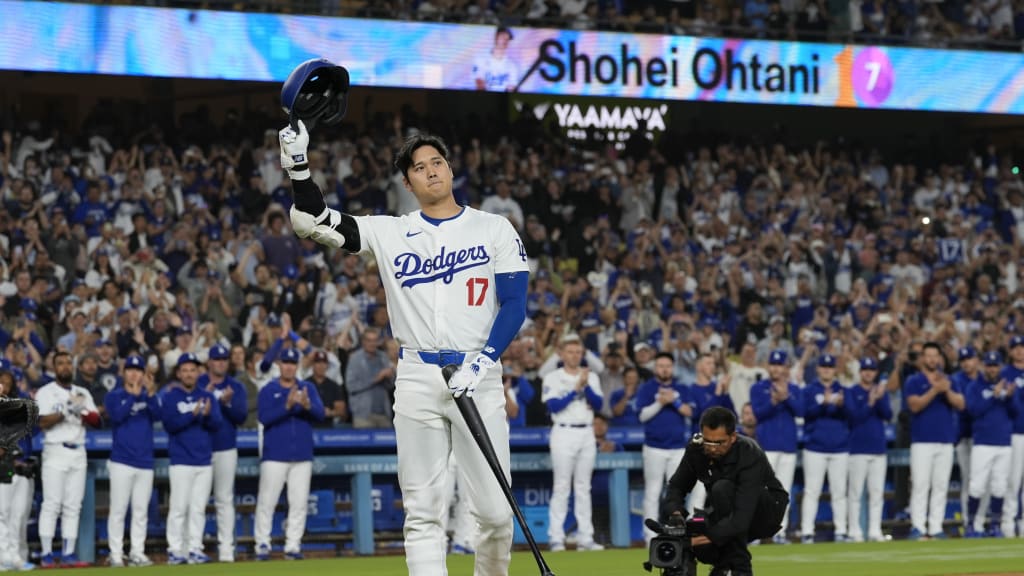 Shohei Ohtani receives ovation for joining 50-50 club | 09