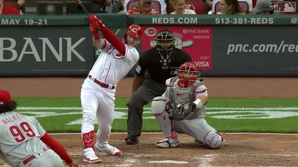 Jake Fraley takes the field for the Reds' City Connect debut