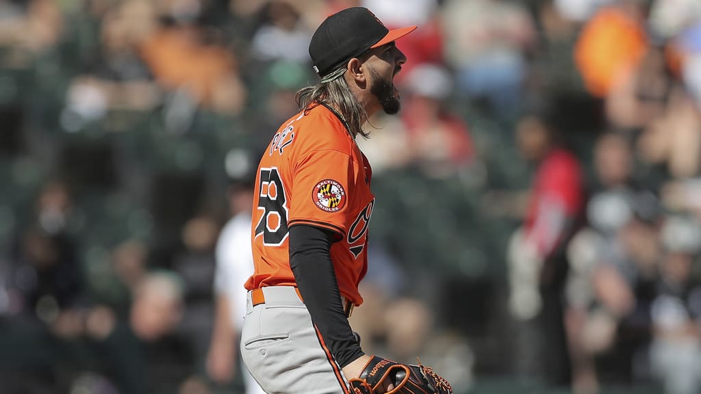 Cionel Pérez secures the Orioles' 5-3 win