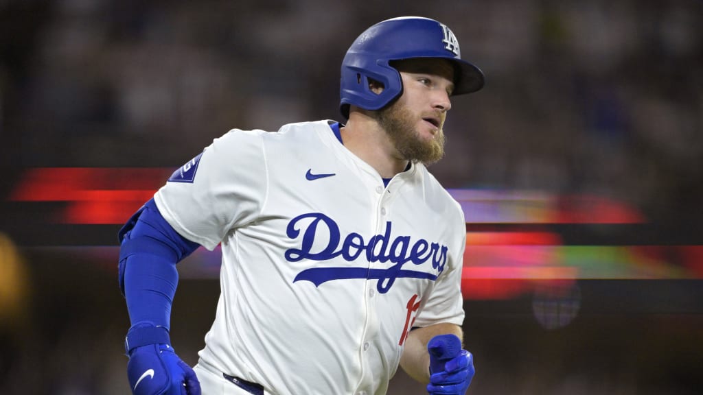Max Muncy's solo home run (11)