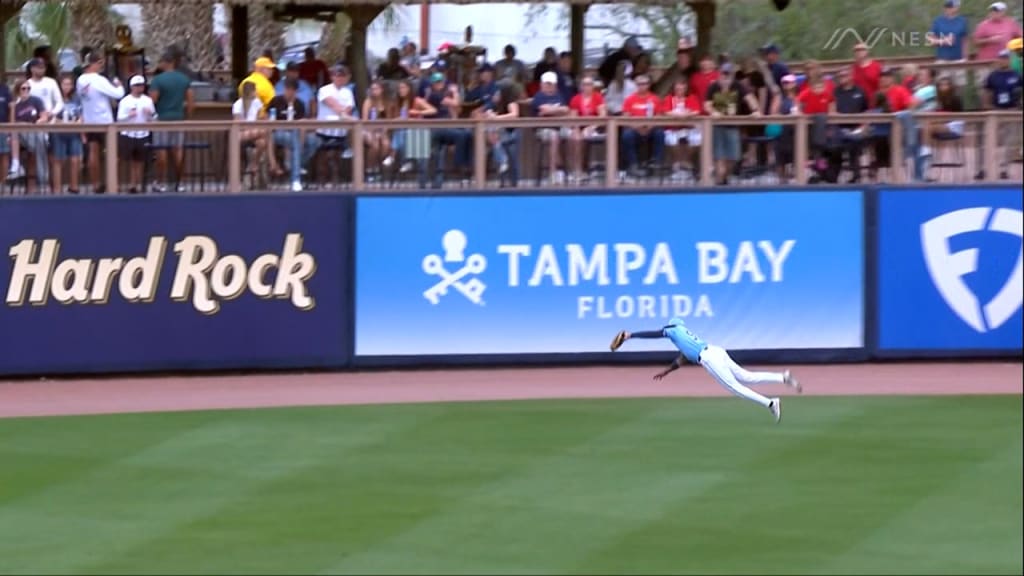 Chandler Simpson makes a jaw-dropping catch