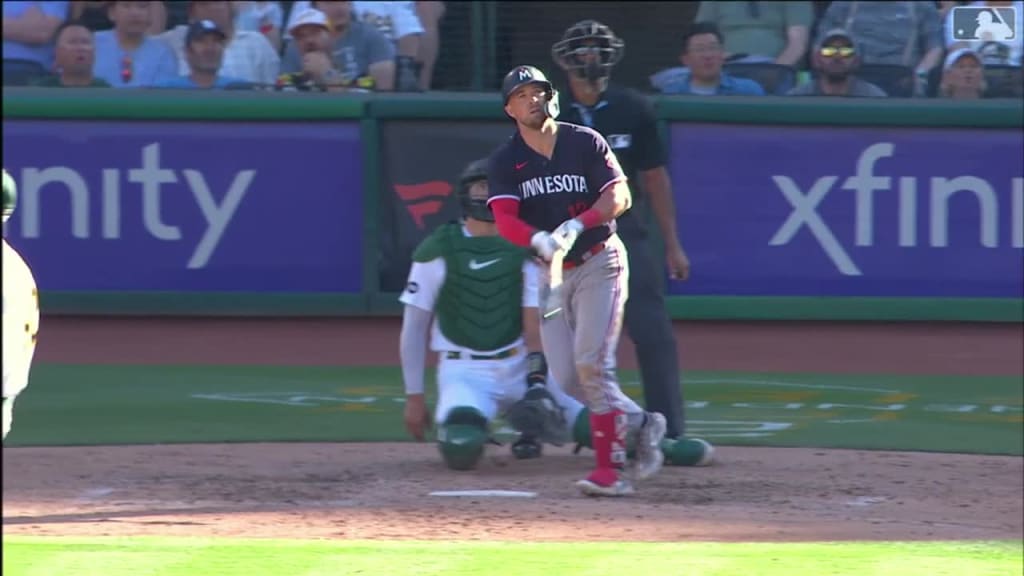 Kyle Farmer injury: Twins infielder leaves game after getting hit