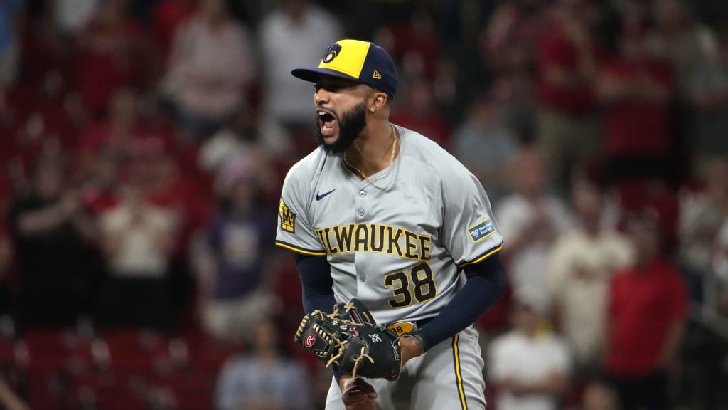 Devin Williams earns save with bases-loaded strikeout | 08/20/2024 | Milwaukee Brewers