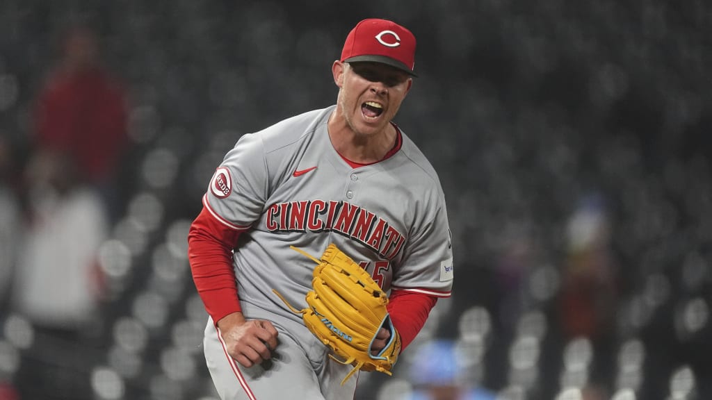 Emilio Pagán locks down save, Reds' win