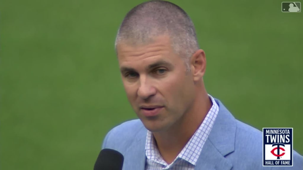 Former Minnesota Twins' Joe Mauer speaks after being inducted to