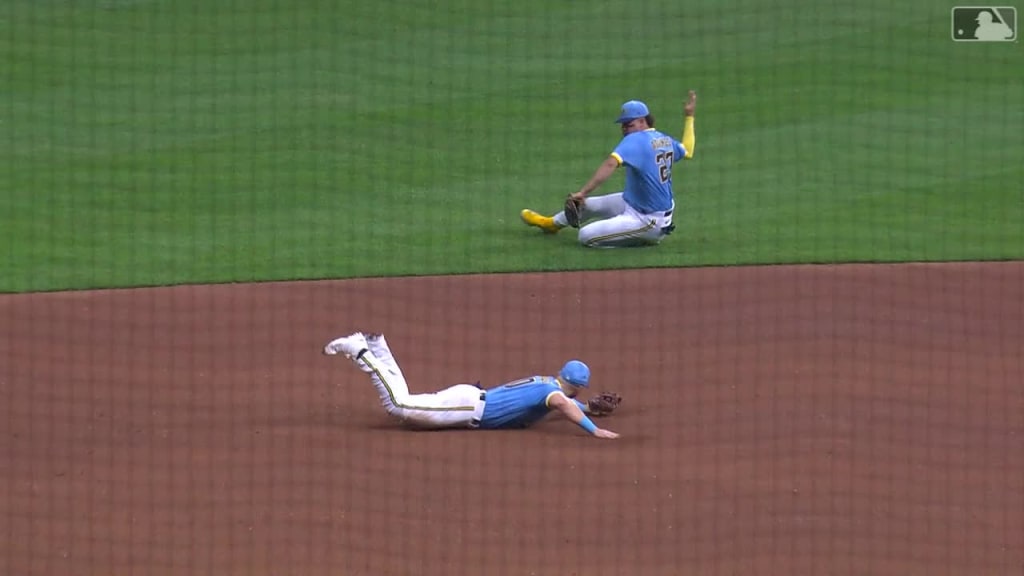 Willy Adames' sliding play, 04/28/2023