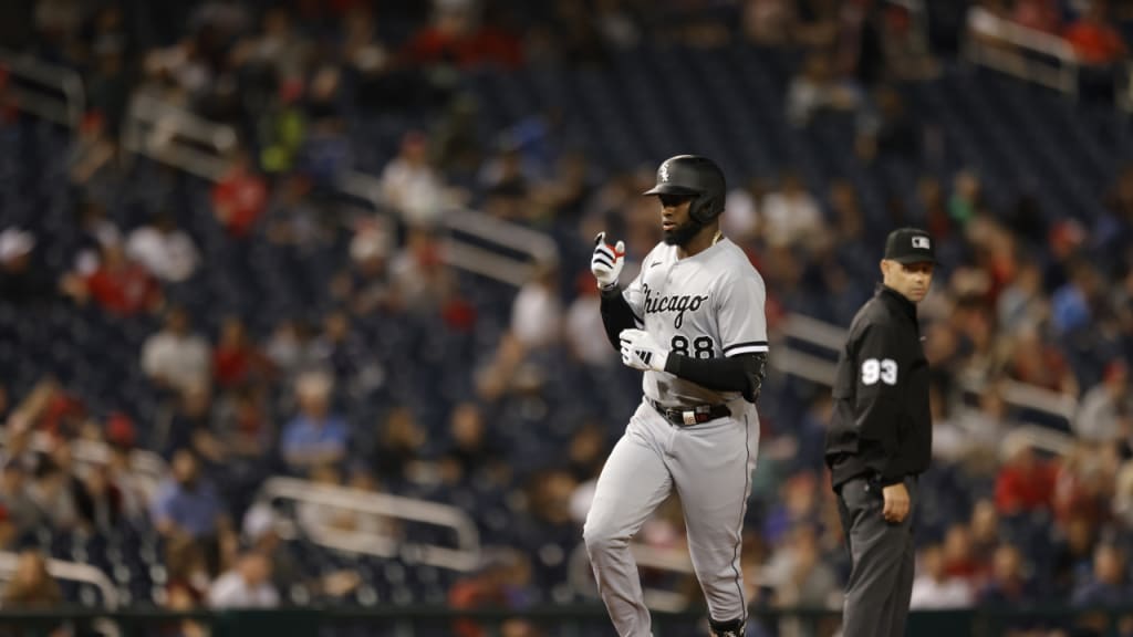 Luis Robert Jr. opens the scoring with a solo homer | 09/19/2023 | Chicago White Sox