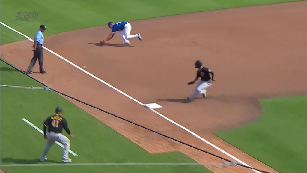 Peguero scores on throwing error | 03/02/2023 | MLB.com