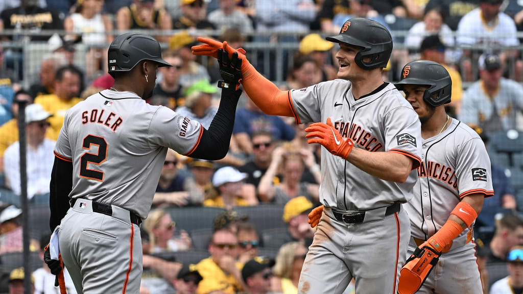 Giants take the lead after huge five-run 8th inning | 05/23/2024 | MLB.com