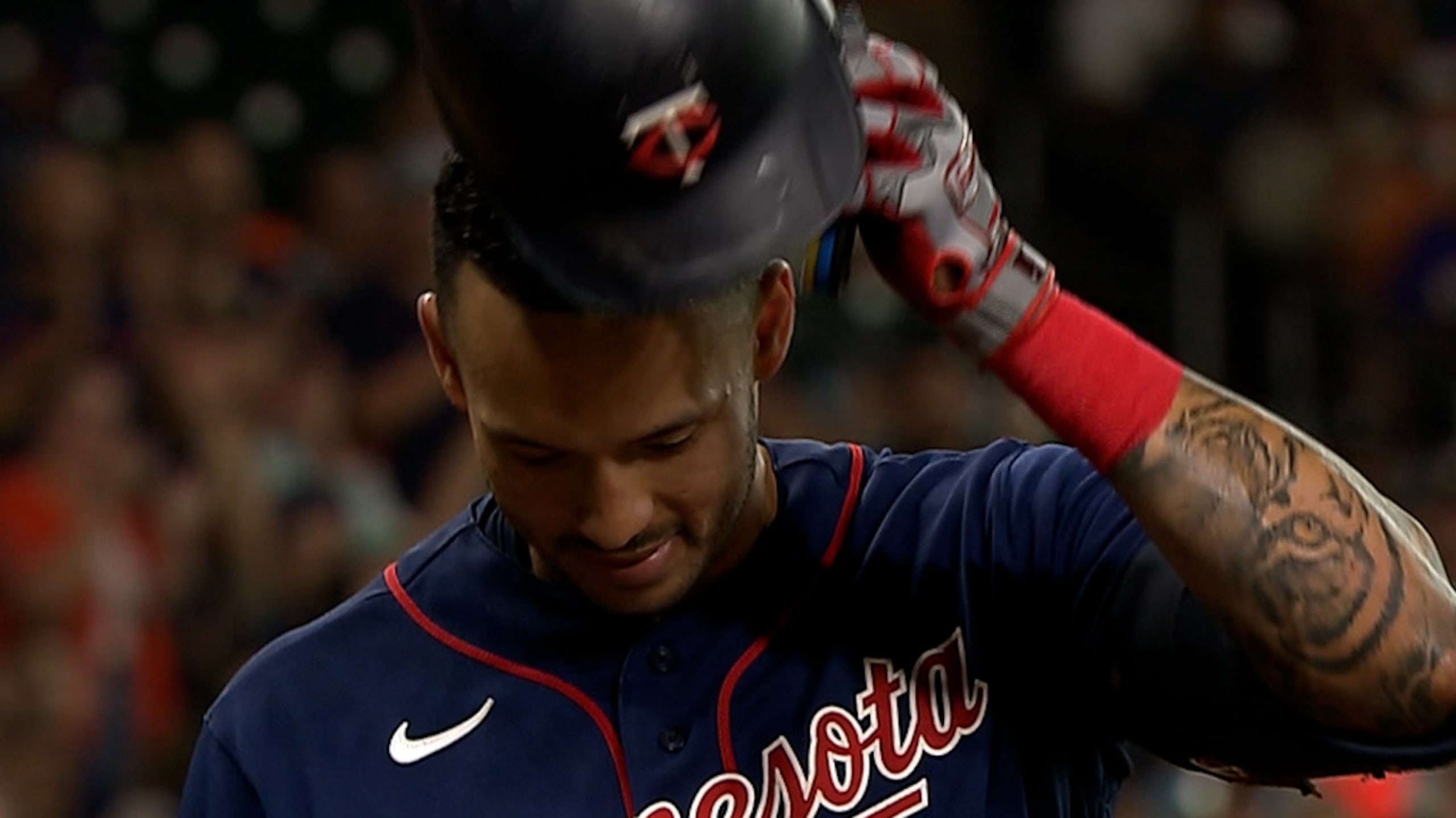 Carlos Correa's standing ovation