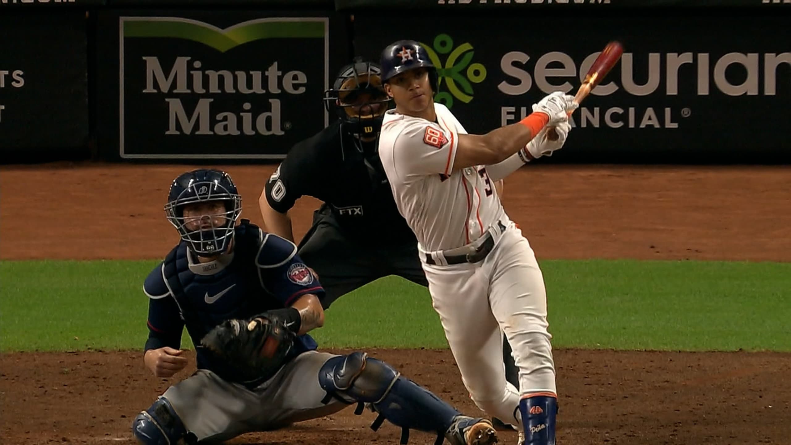 Jeremy Peña produce con doble