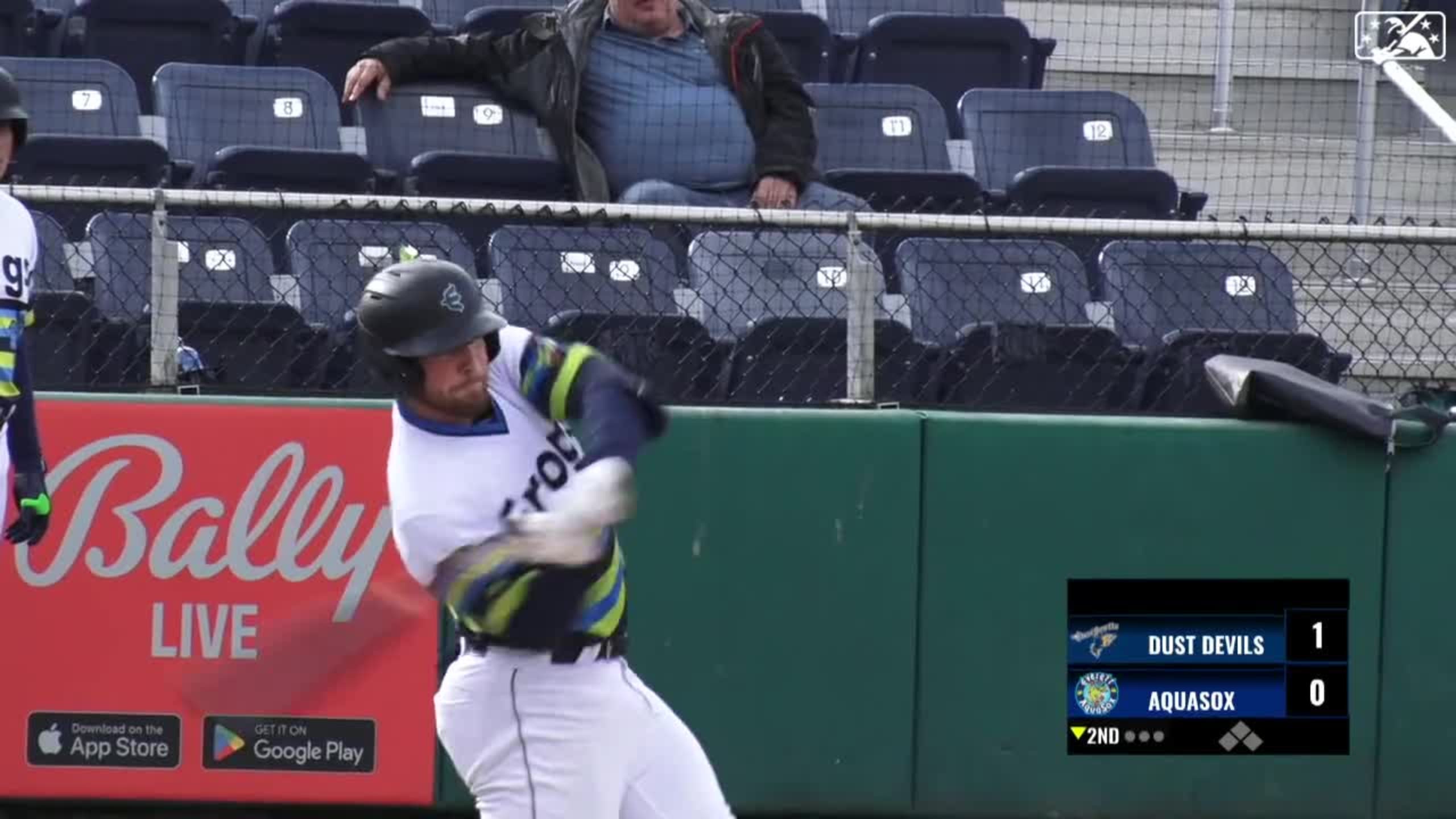 Tyler Locklear's solo homer