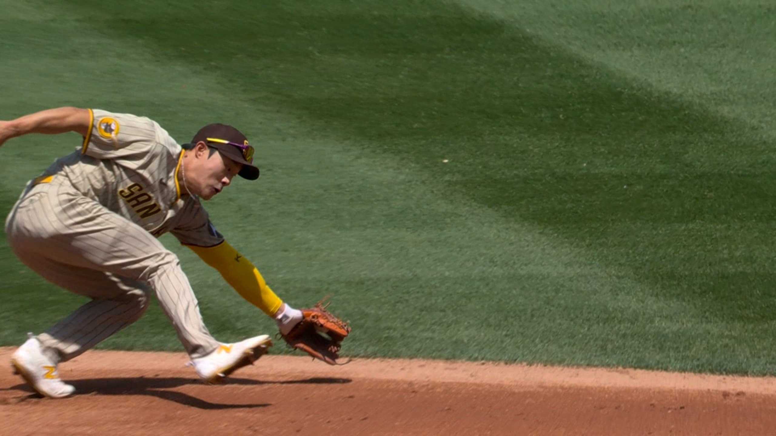 Barstool Baseball on X: Jake Cronenworth thought Kim made the catch so he  did not cover first base. Lane Thomas scored two batters later.   / X