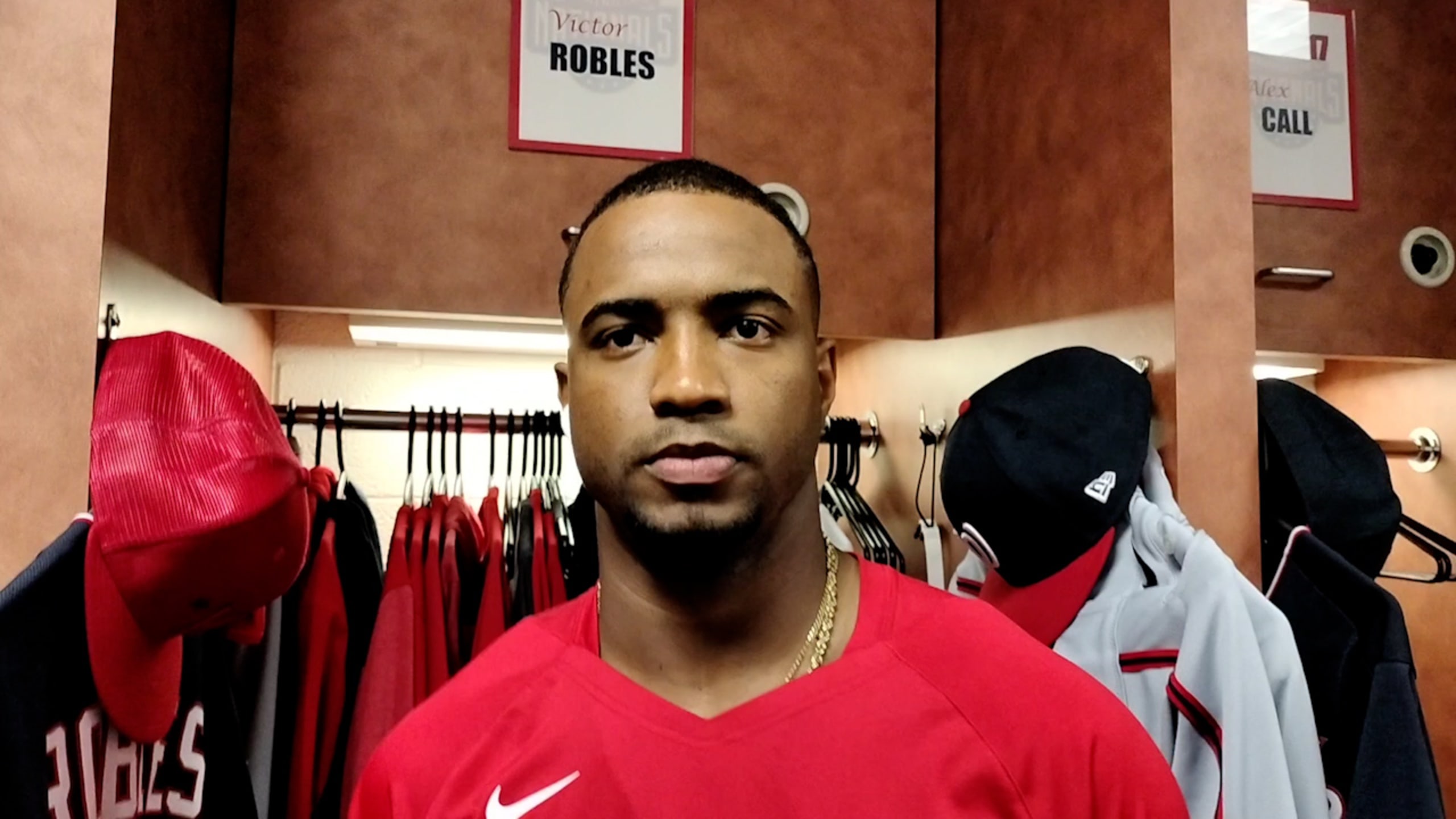 Renovado Víctor Robles