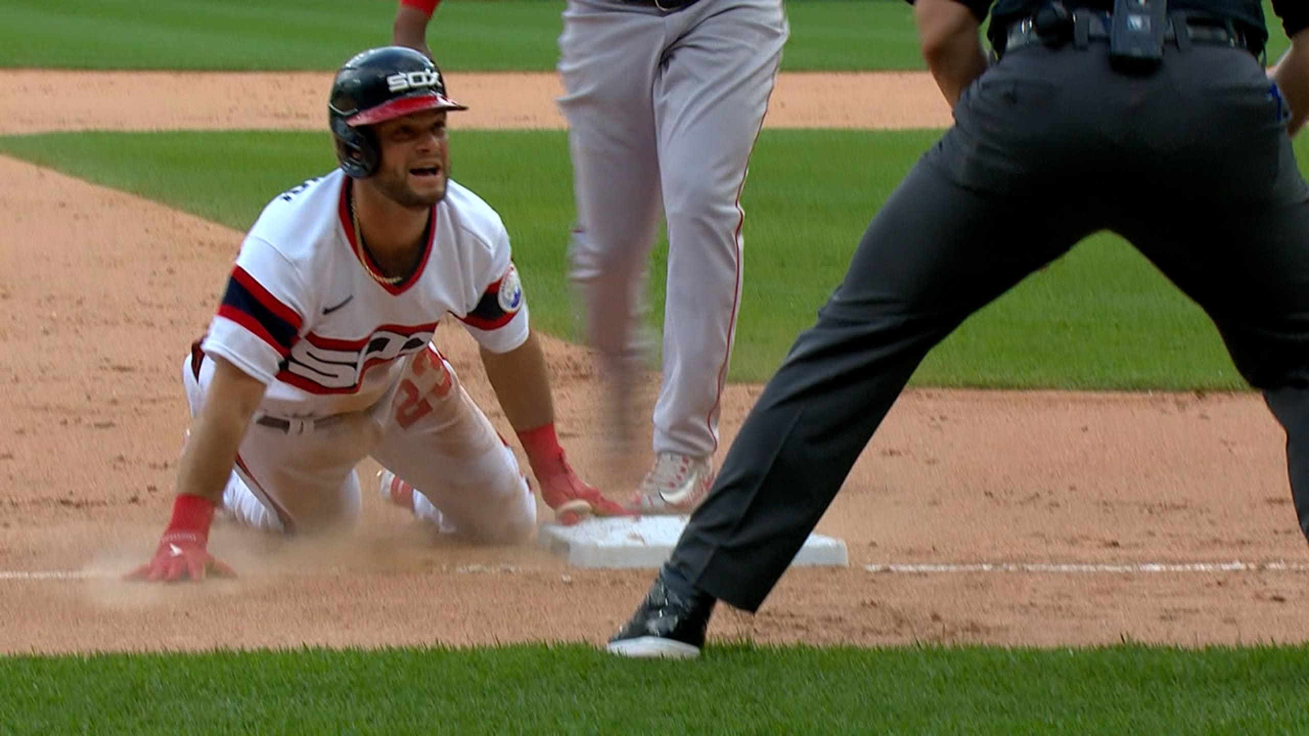 Chicago White Sox 4, Boston Red Sox 1: Color battle ends right