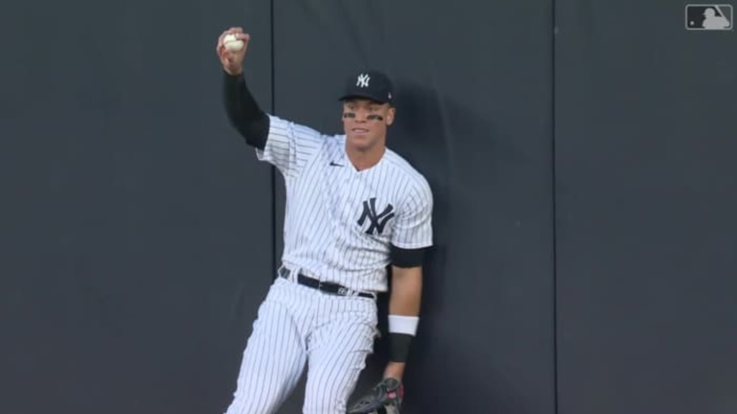 Superstar showdown: Yankees' Aaron Judge robs Angels' Shohei Ohtani of home  run in New York - The Athletic