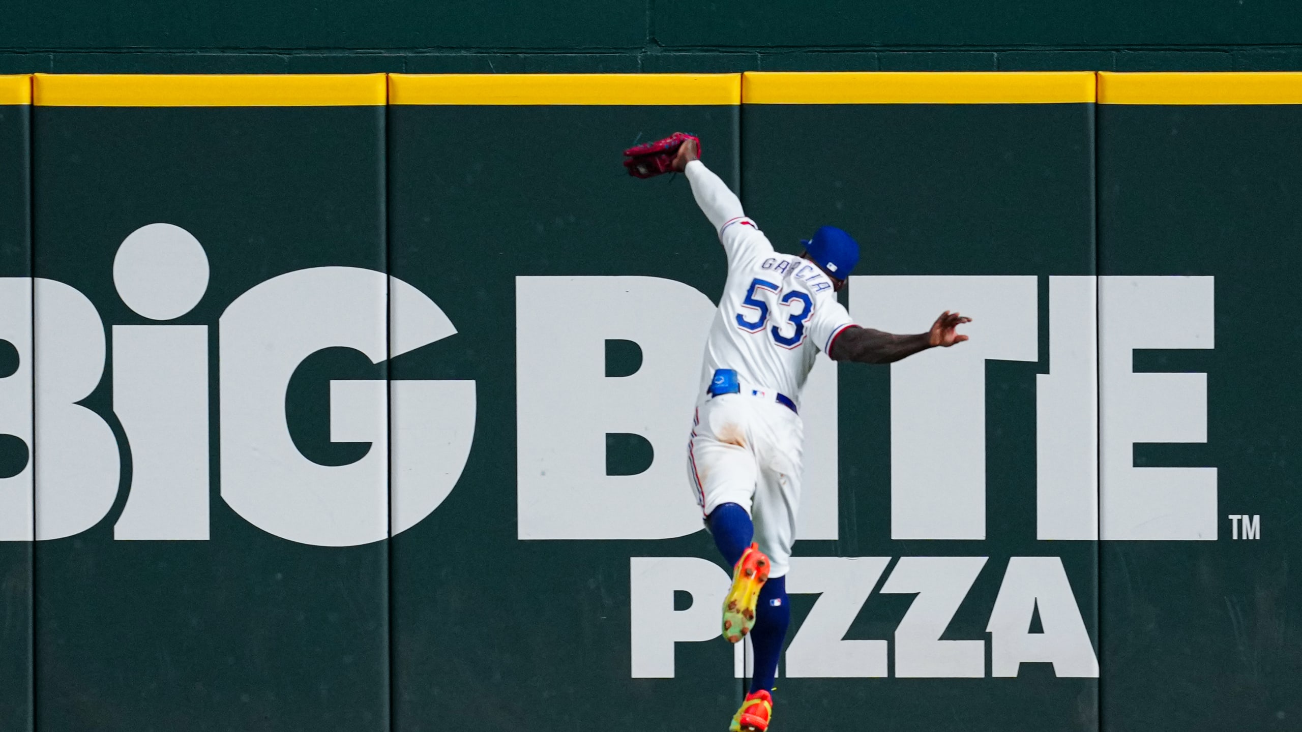 Top 10 Right Fielders 9