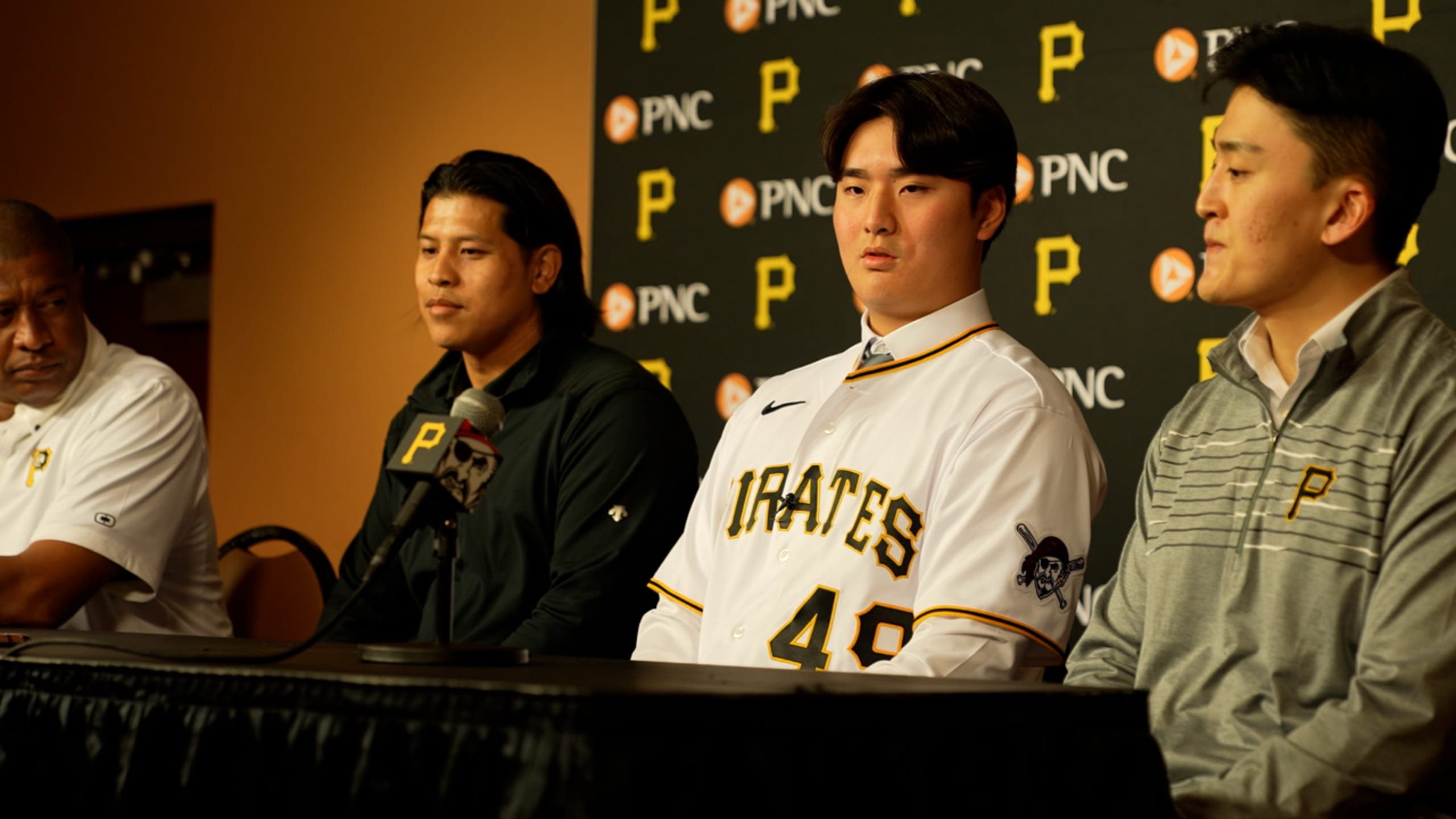 Pirates introduce JunSeok Shim