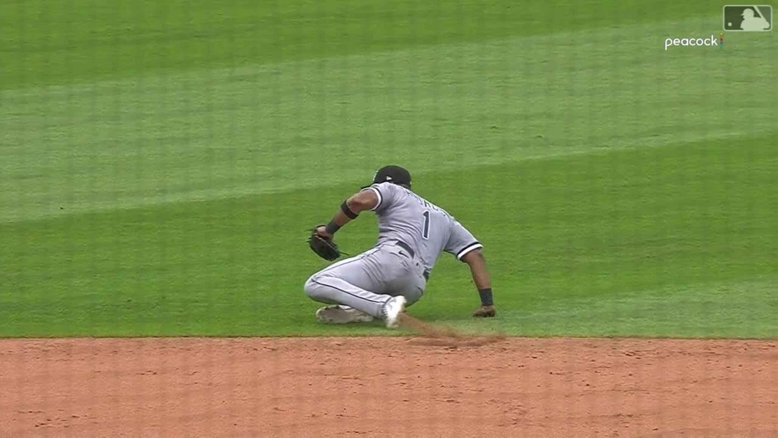 Chicago White Sox shortstop Elvis Andrus throws out Cleveland