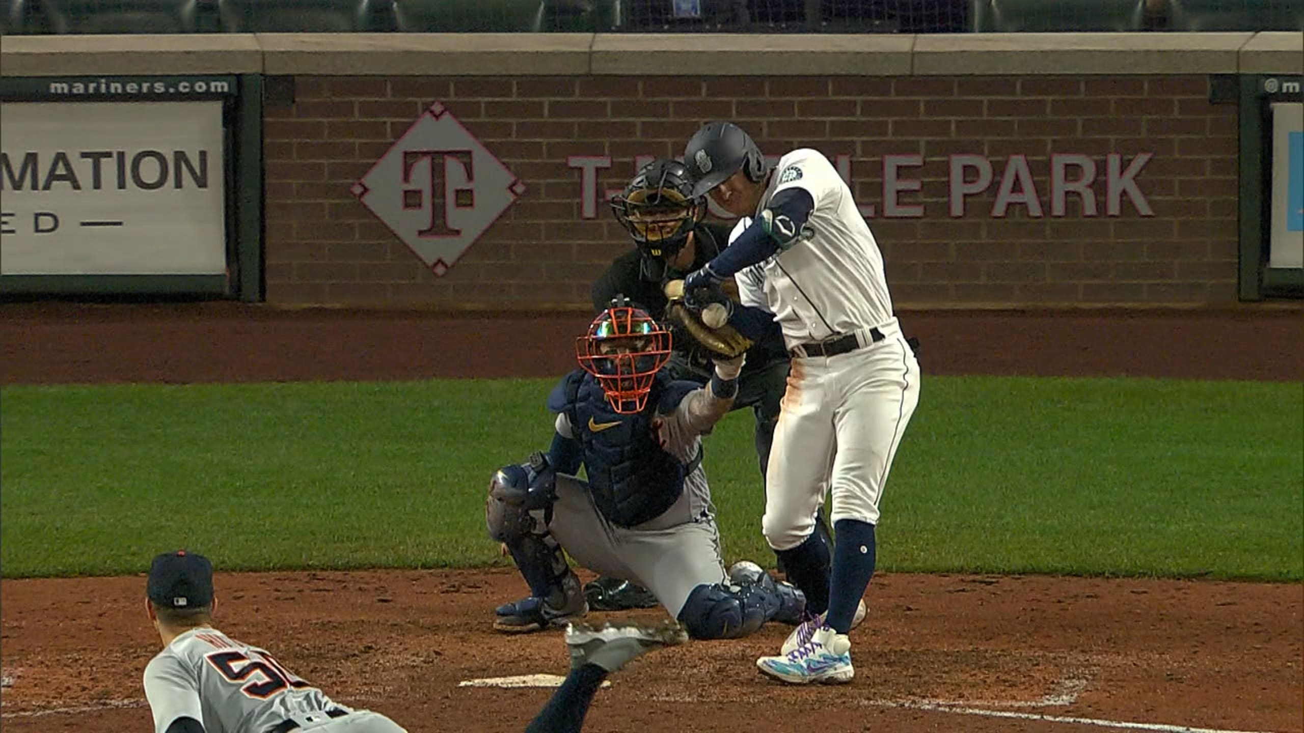 Moore's HBP brings in another run