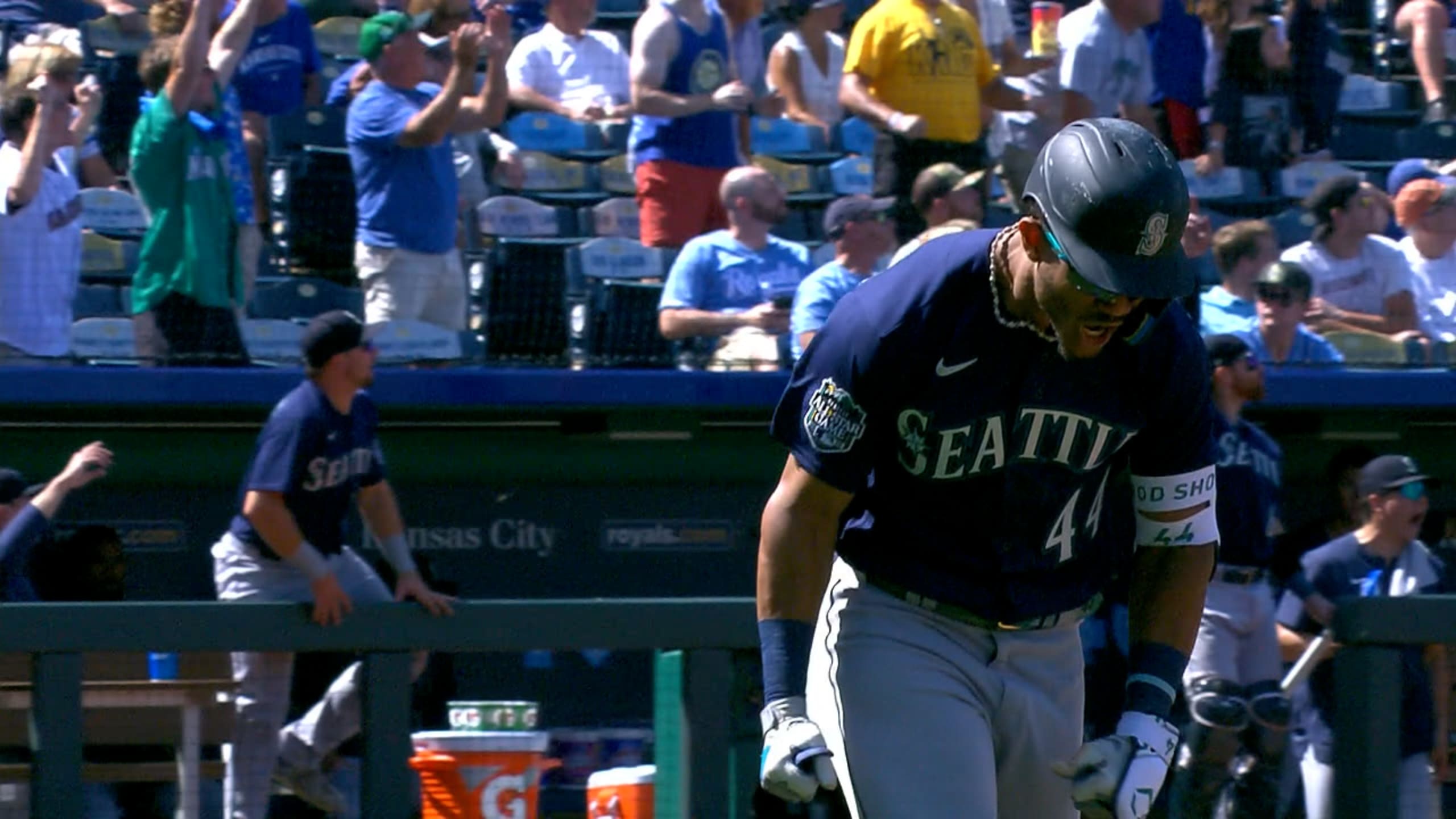 Mariners' Julio Rodriguez changed bat before HR due to funny reason